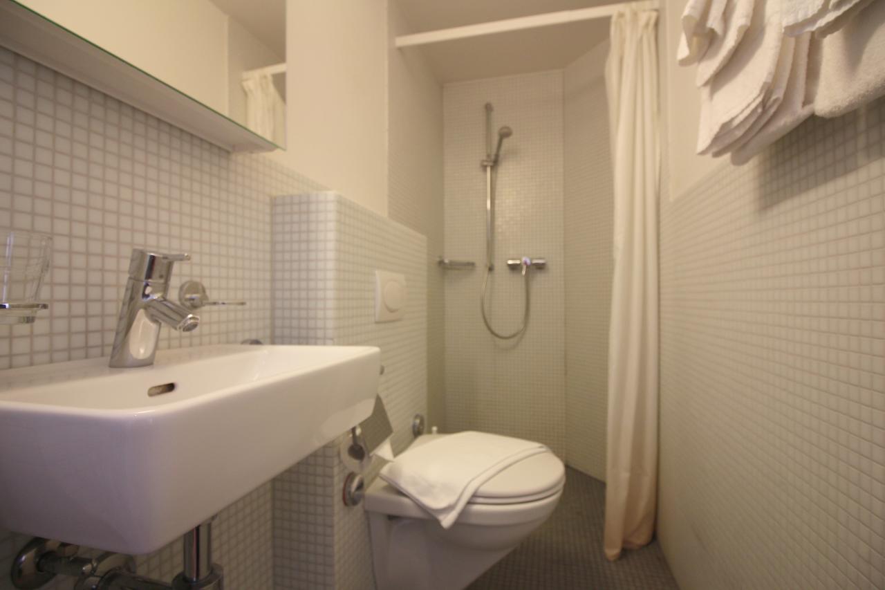 Swiss Star Oerlikon Inn Zürih Oda fotoğraf